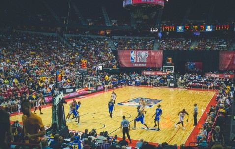 开云平台-一夜封神，当克瓦拉茨赫利亚在NBA季后赛之夜用足球书写唯一的神话