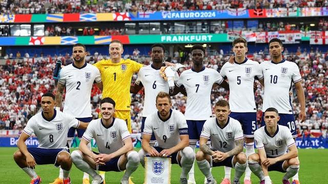 英格兰队大获胜利，晋级欧洲杯强